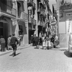 Spanje, zigeuners, op hoek van straat, Bestanddeelnr 918-0129