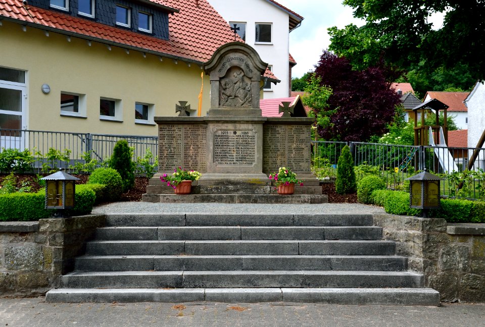 Steinheim-Sandebeck - Kriegerehrenmal (1)