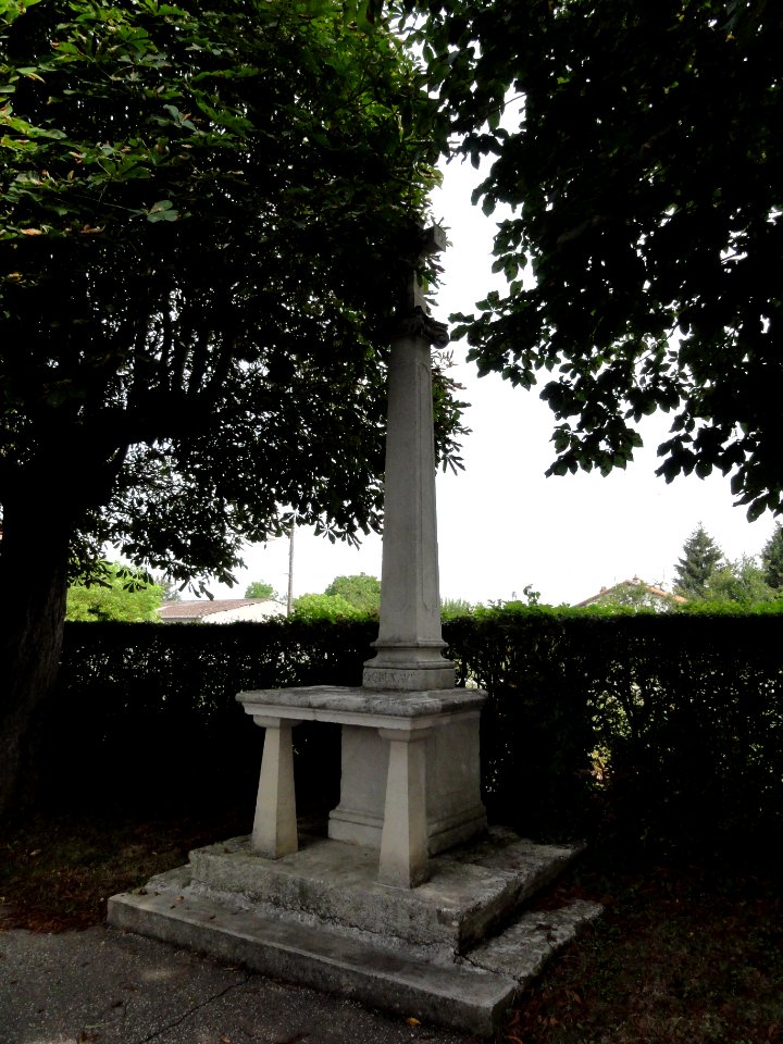 Sorcy-Saint-Martin (Meuse) croix B, acces au cimetière
