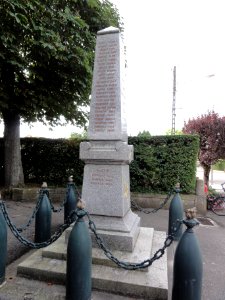 Sorcy-Saint-Martin (Meuse) monument aux morts (acces au cimetière) (03)