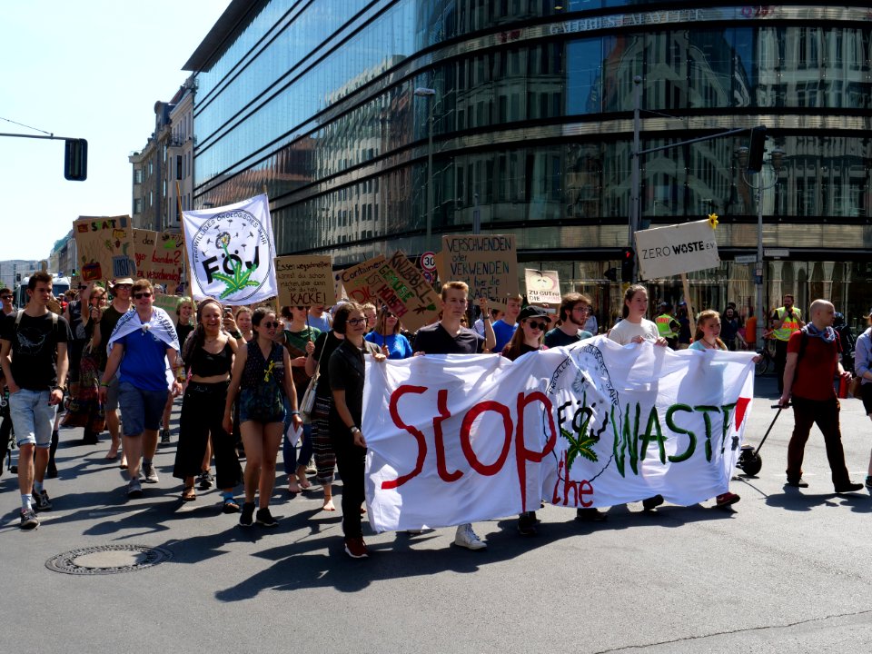 StopTheWaste FÖJ demonstration 28