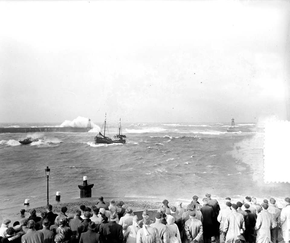 Storm op de kust Scheveningen, Bestanddeelnr 906-8736