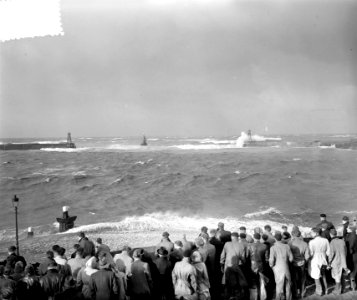 Storm op de kust Scheveningen, Bestanddeelnr 906-8735