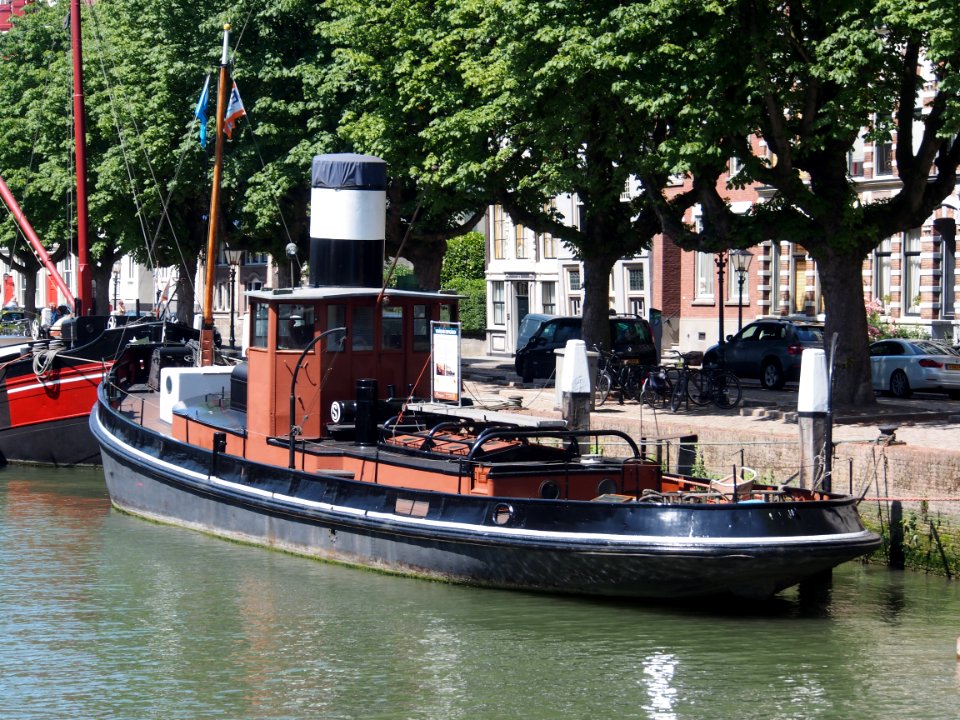 SS Gebroeders Bever - ENI 02309761, stoomsleepboot in de binnenhaven van Dordrecht, pic1