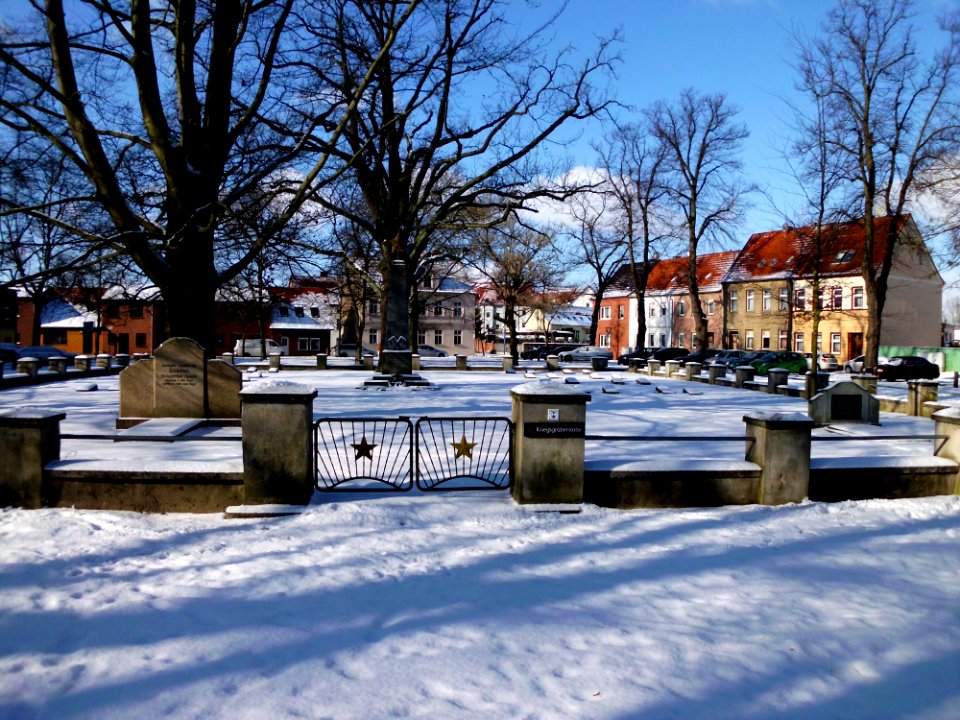 Sowjetischer ehrenfriedhof 4
