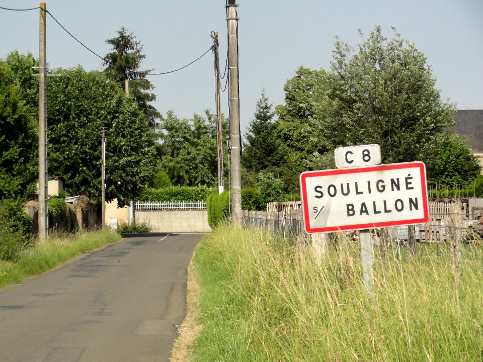 Souligné-sous-Ballon (Sarthe) entrée