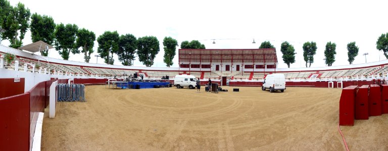 Soustons (Landes) arènes, intérieur, panorama par mouvement