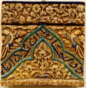 Square tile with inscription, birds, and flowers, Iran, Ilkhanic period, c. 1270 AD, fritware molded and painted with blue and luster over white glaze - Sackler Museum - Harvard University - DSC01922