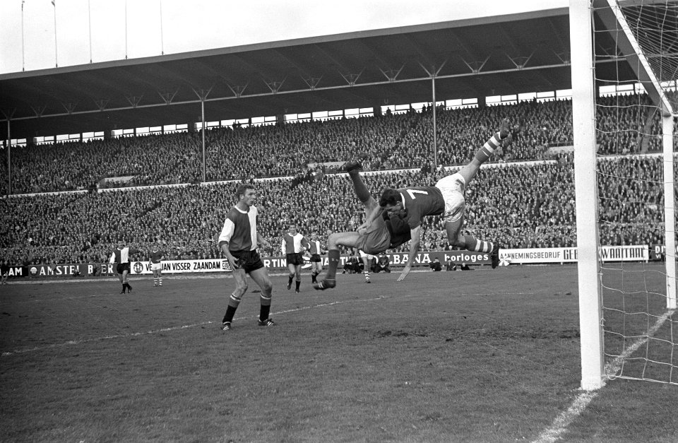 Sparta tegen Feyenoord 0-3, doelman Bert Kik van Feyenoord (invaller) in duel me, Bestanddeelnr 917-0193
