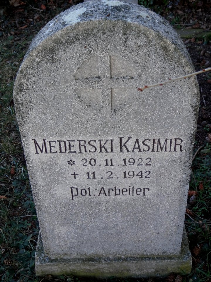 Sowjetische Kriegsgräberstätte in Arnstadt 81