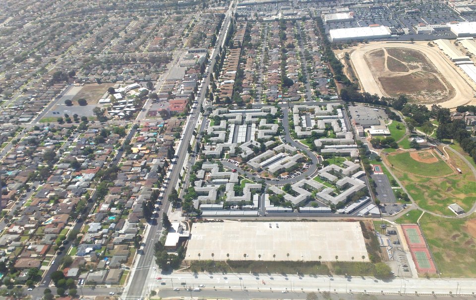 South-Los-Angeles-garden-apartments-near-Crenshaw-Boulevard-view-from-north-August-2014