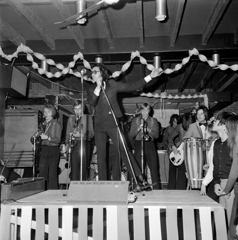 Soulgroep The Free geeft show in Amsterdamse Club 67 Jimmy Mack van The Fr, Bestanddeelnr 922-1181