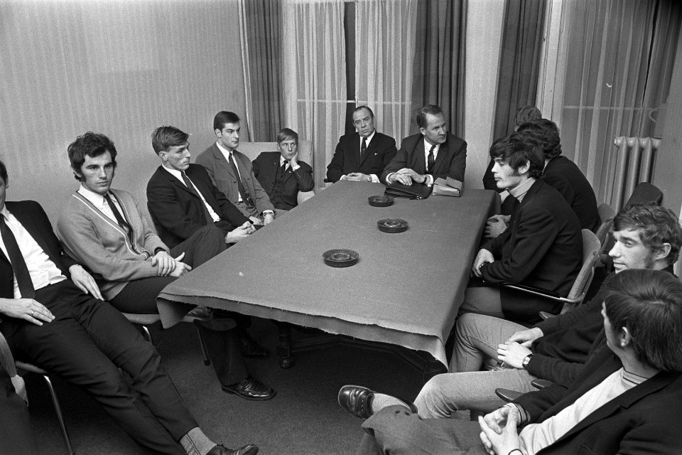 Spelers tijdens de vergadering, Bestanddeelnr 923-4653