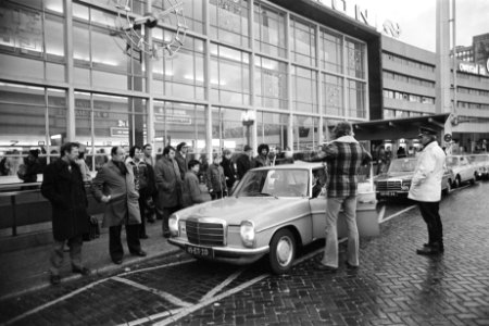 Solidariteitsstaking bij tram en bus in Rotterdam, gedure de ochtenspits drukte, Bestanddeelnr 929-0185