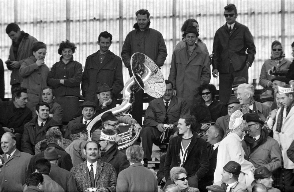 Spartak tegen Ajax 2-0 om de halve finale Europacup nr. 1 , 2 supporters orkest, Bestanddeelnr 922-3355