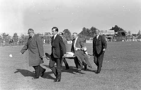 Speler De Ruiter met gebroken enkel, Bestanddeelnr 919-5720