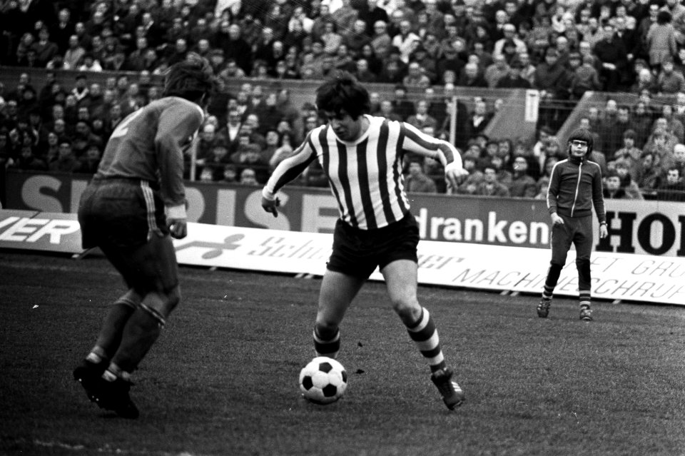 Sparta tegen Twente 1-1, spelmoment Klijnjan (S) in duel met Iersel, Bestanddeelnr 925-4170
