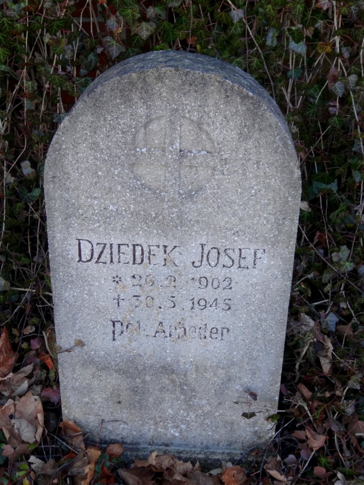 Sowjetische Kriegsgräberstätte in Arnstadt 92