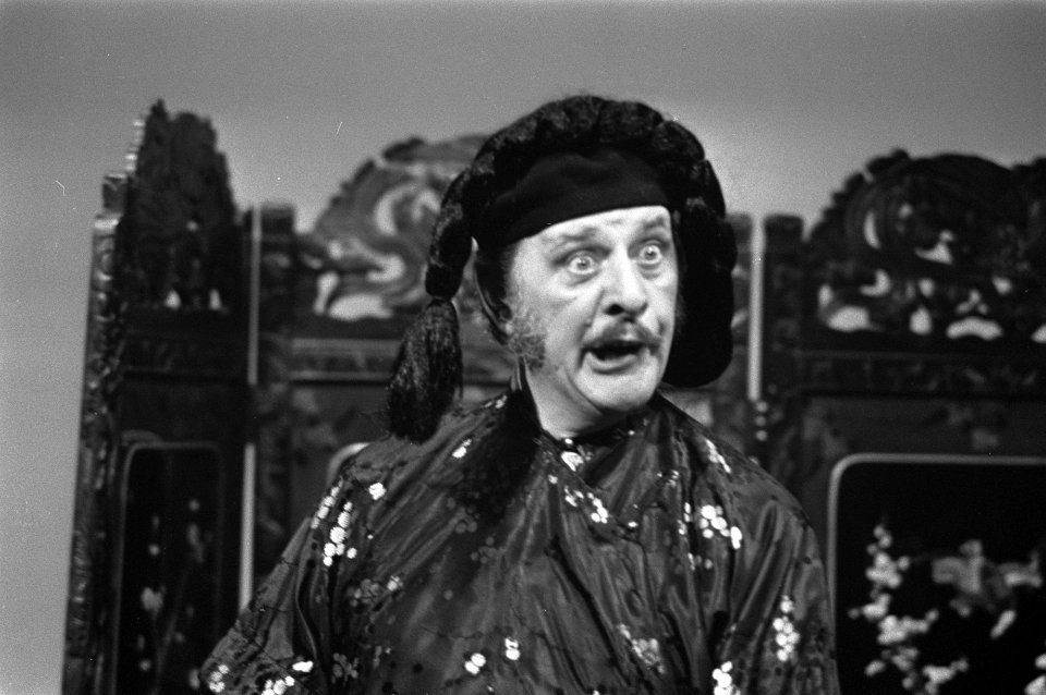 TROS-televisiequiz Dubbel en dwars , Joop Doderer in scene, kop, Bestanddeelnr 925-1331