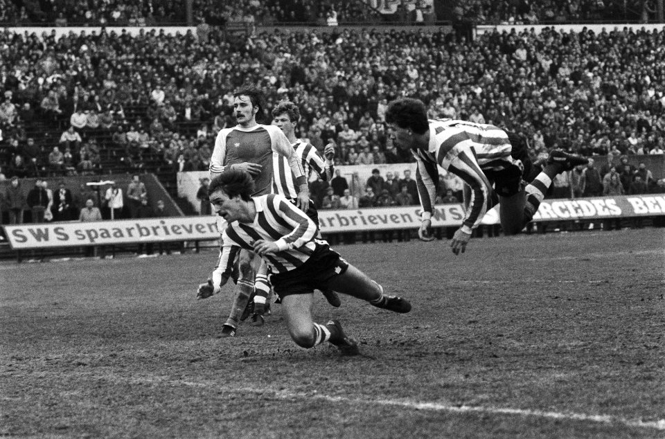 Sparta tegen Feyenoord 1-1. 14 Hughes geeft commentaar, 15.16.17 Spelmomenten, Bestanddeelnr 932-0097