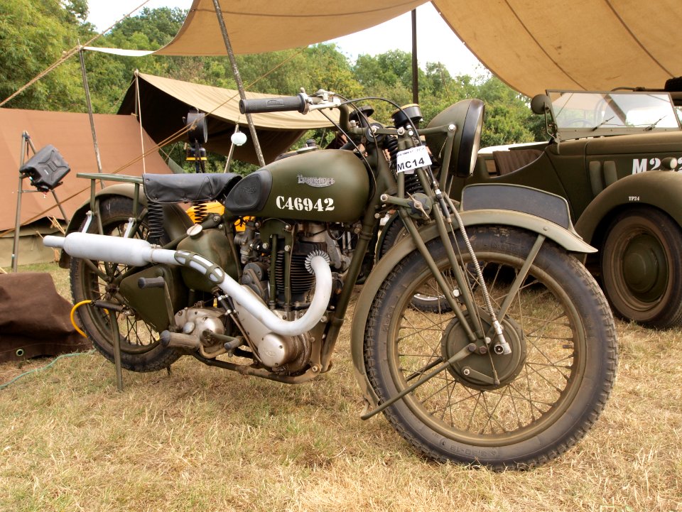 Triumph motorcycle C46942 pic2