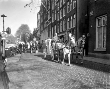 Trouwkoetsjes weer terug in Amsterdam, Bestanddeelnr 917-0659