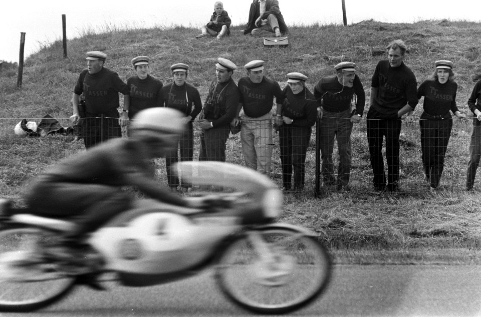TT Assen-truien gedragen door Duitse supporters, Bestanddeelnr 920-4253