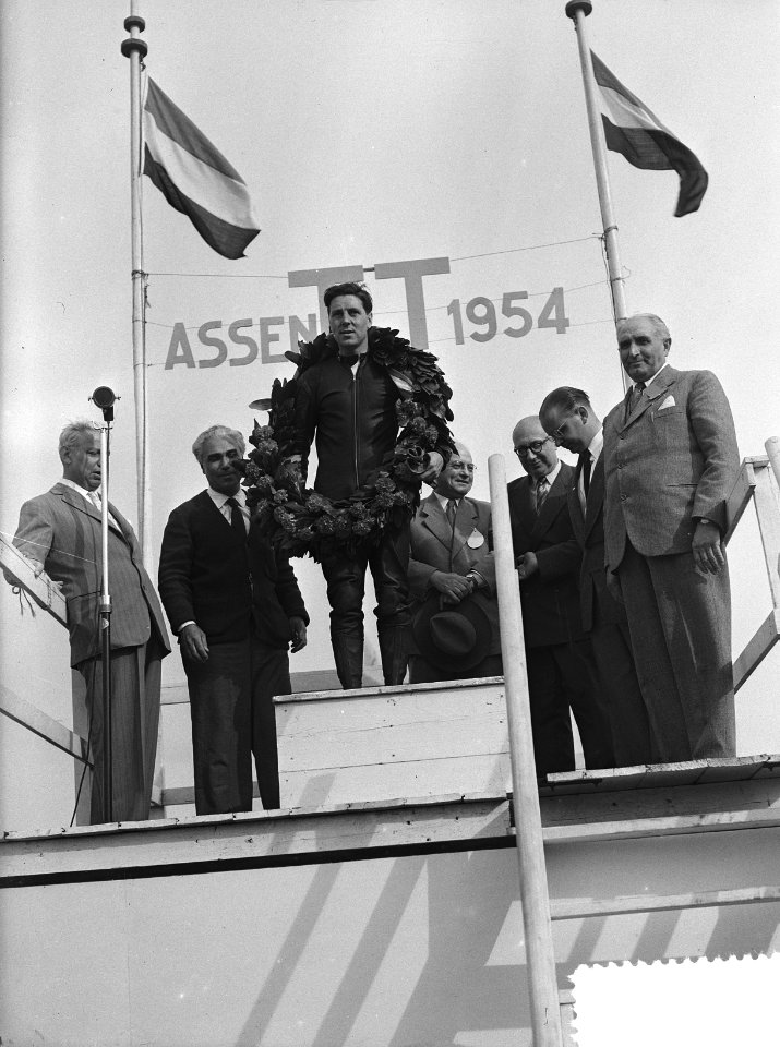 TT races Assen , Werner Haas op podium, Bestanddeelnr 906-5873