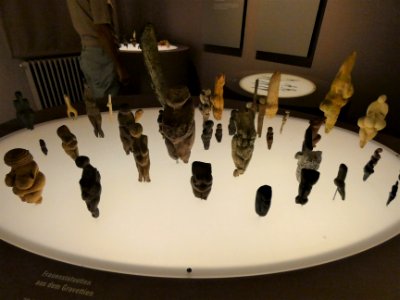 URMU Blaubeuren Frauenstatuetten Gravettien