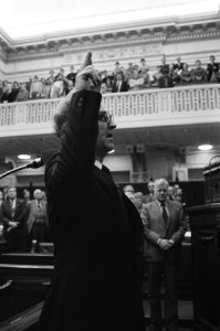 Tweede Kamer behandelt begroting Sociale Zaken. Ton van Baars (CDA-kamerlid) tij, Bestanddeelnr 931-9191