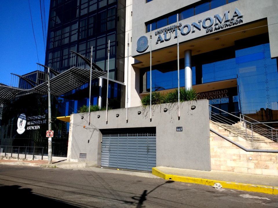 Universidad Autónoma de Asunción 1