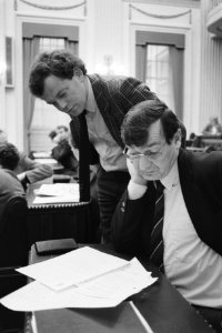 Tweede Kamer begrotingsbeh. NAVO Engwirda (D66) (l) en Joep de Boer (r), Bestanddeelnr 932-8639
