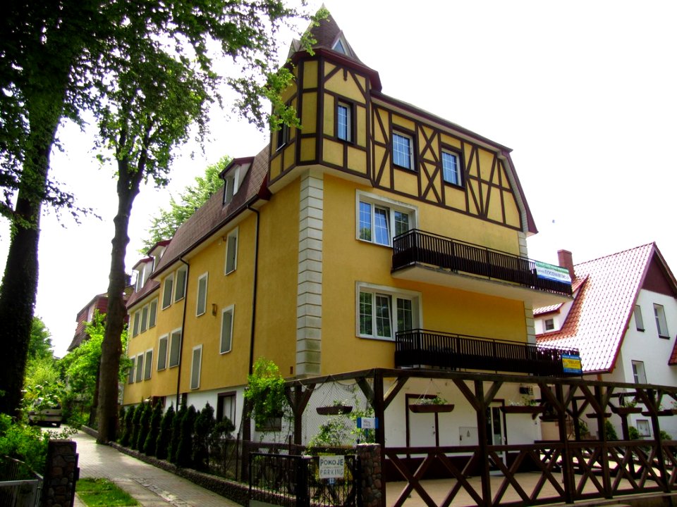 Ustka, ul. Chopina 10 - pensjonat Fregata