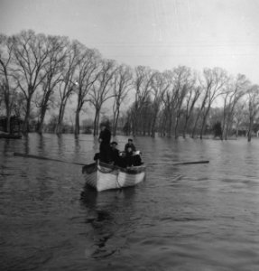 Tweede wereldoorlog, leger, bevrijding, overstromingen, bevolking, boten, Bestanddeelnr 934-9800
