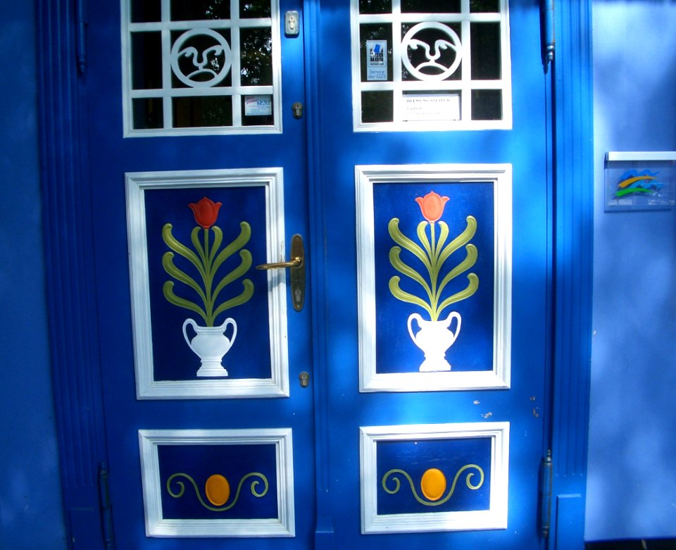 True blue door in Ahrenshoop
