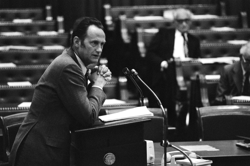 Tweede Kamer loondebat, Minister Boersma en rechts Roolvink, Bestanddeelnr 928-6366