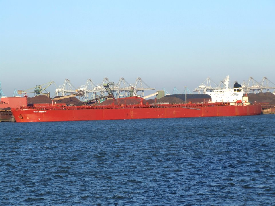 Trust Integrity - IMO 9002233 - Callsign MGLJ6 - 02feb08 p5, Mississippi harbour, Port of Rotterdam, Holland photo-4