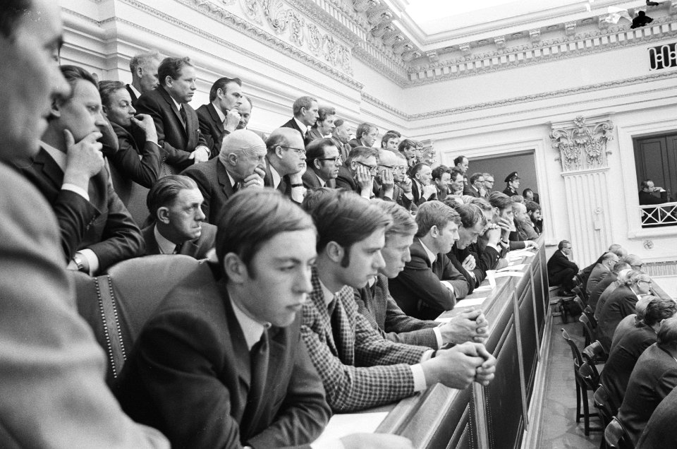 Tweede Kamer Openbare commissievergadering over Oost-Groningen tribune, Bestanddeelnr 924-1855