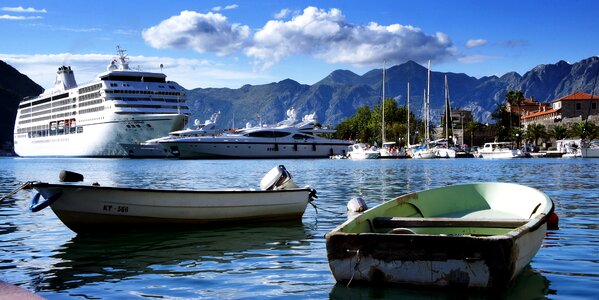 Boat cruise speedboat