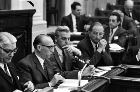 Tweede Kamer Openbare commissievergadering over Oost-Groningen v.l.n.r. Kikke, Bestanddeelnr 924-1849