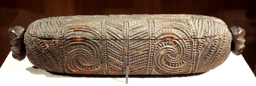 Treasure box (wakahuia), New Zealand, Maori people, possibly Bay of Plenty area, town of Opotiki or Te Teko, 19th century, wood - De Young Museum - DSC01174