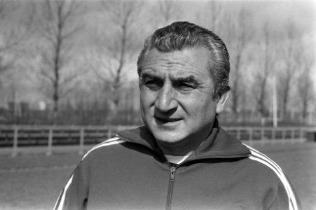 Training Real Madrid in Amsterdam, trainer Munoz (kop), Bestanddeelnr 926-3301