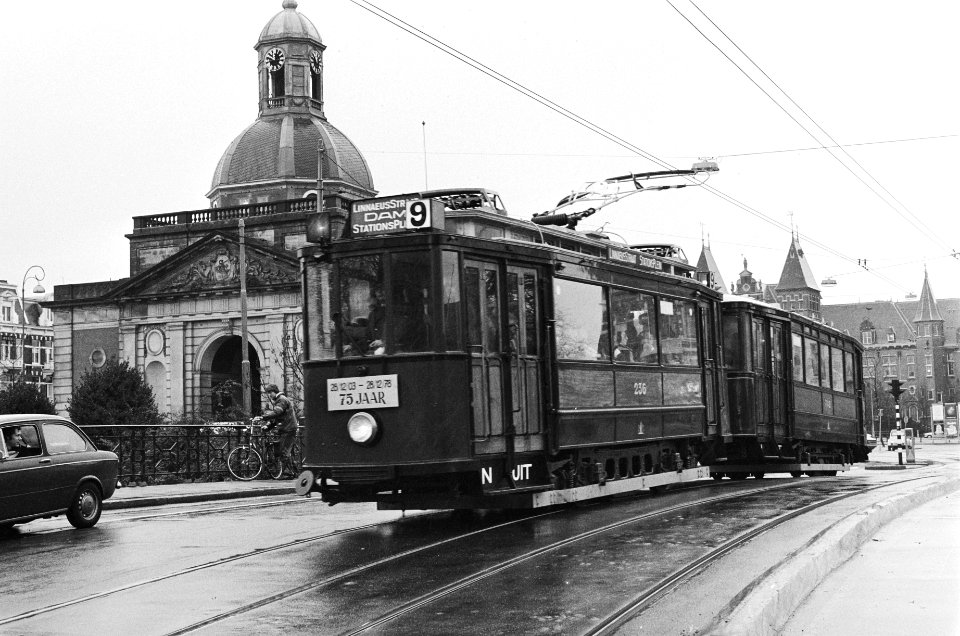 Tramstel uit 1913 maakt rit door Amsterdam Oost ivm jubileum lijn 9, Bestanddeelnr 930-0605