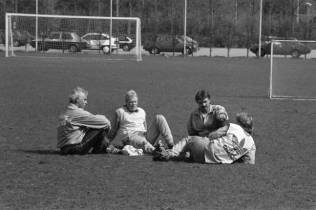Training PSV voor Europa Cup I wedstrijd tegen Real Madrid trainer Dorjee, Ron, Bestanddeelnr 934-2317