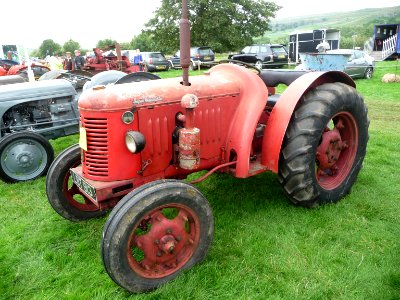 Tractors at Kilnsey Show 04