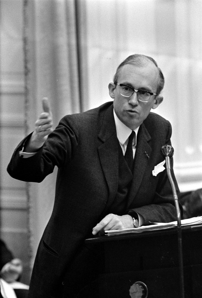 Tweede Kamer , regering antwoordt na de eerste ronde debatten van de partijen. M, Bestanddeelnr 922-8759
