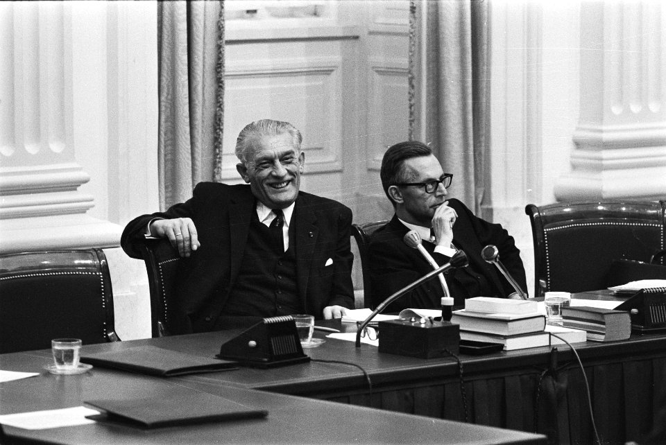 Tweede Kamer lonen en prijzendebat herdenking i.v.m. overlijden president De Ga, Bestanddeelnr 924-0017