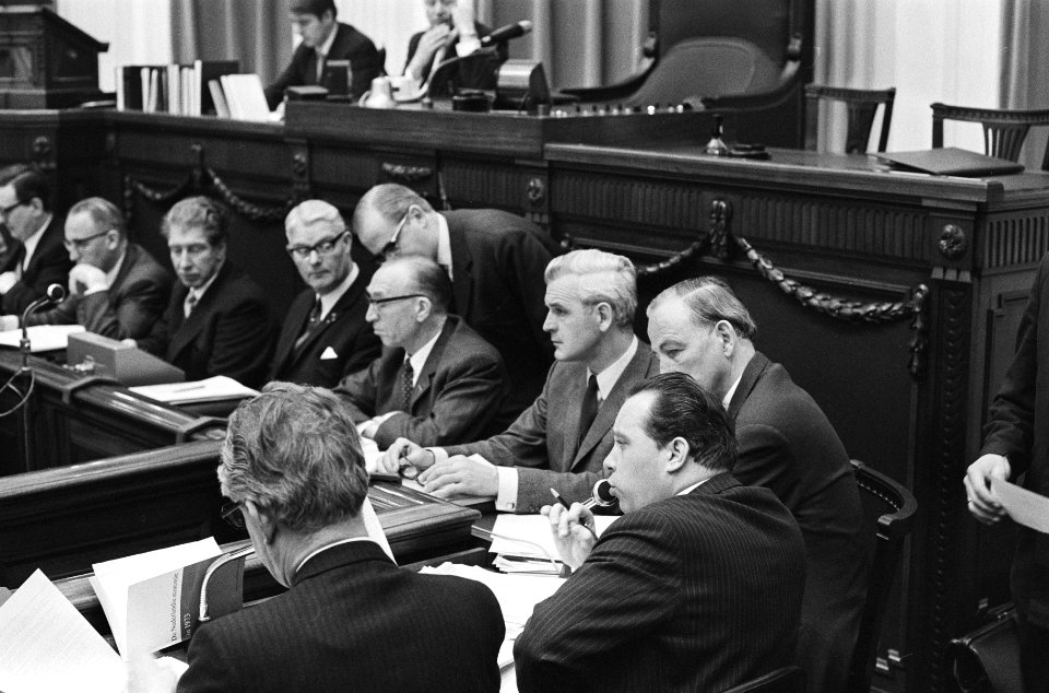 Tweede Kamer Openbare commissievergadering over Oost-Groningen, Bestanddeelnr 924-1853