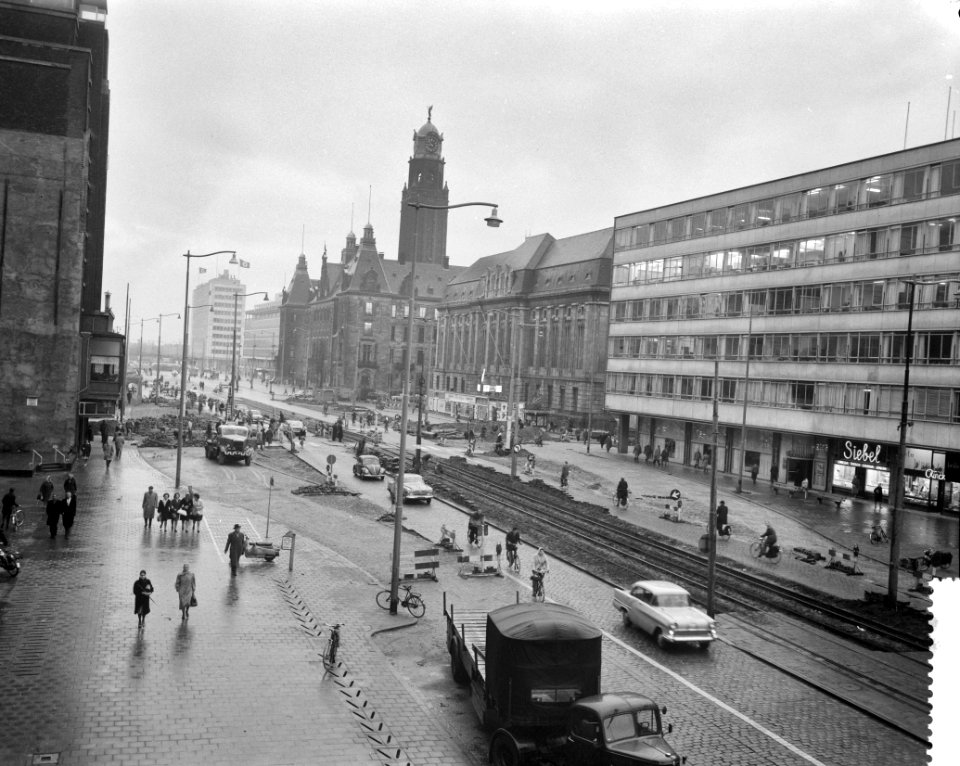Tramomlegging voor de metrobouw te Rotterdam Coolsingel zonder trams, Bestanddeelnr 911-8135