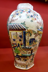 Vase, Ansbach, c. 1730-1740, faience - Mainfränkisches Museum - Würzburg, Germany - DSC05022
